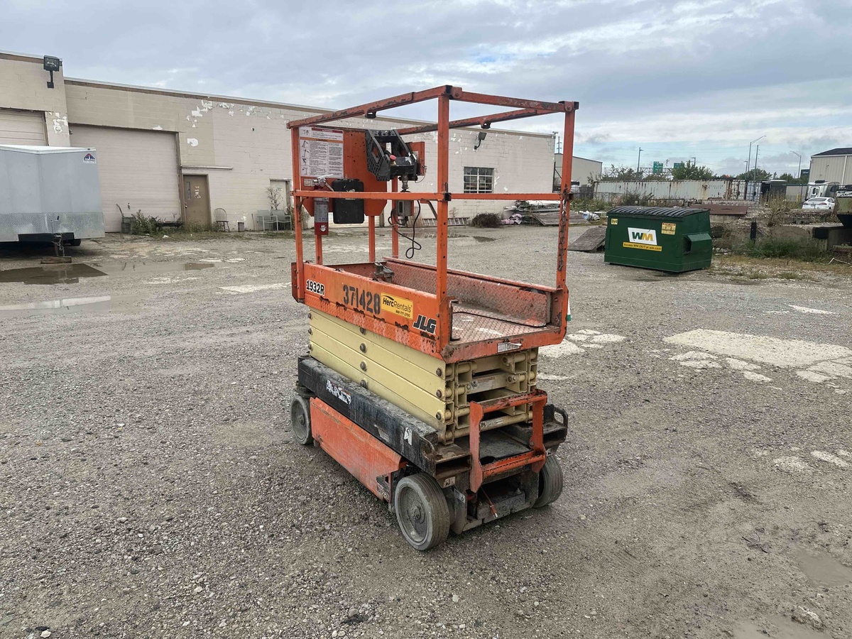 2017 JLG 1932R-5