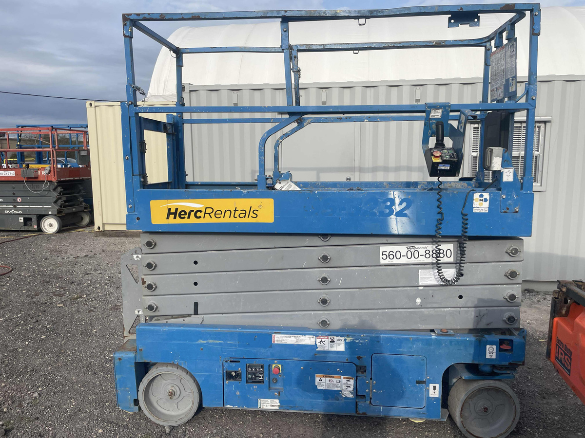 2017 Genie GS-3232