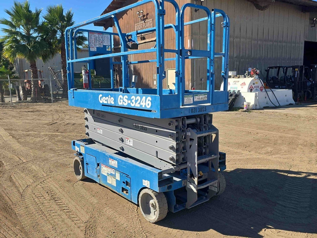 2017 Genie GS-3246-2