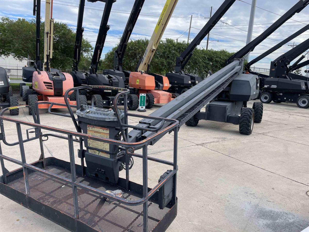 2012 JLG 800S