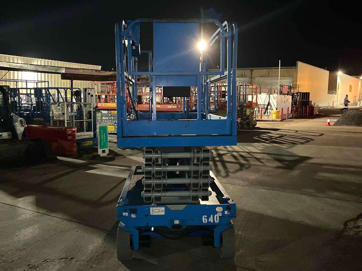 2016 Genie GS-3246