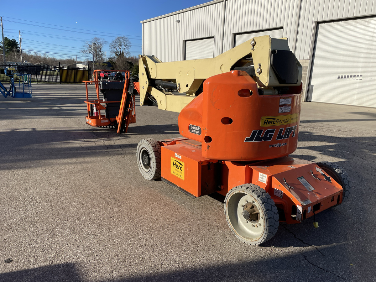 2017 JLG E400AJPN-3