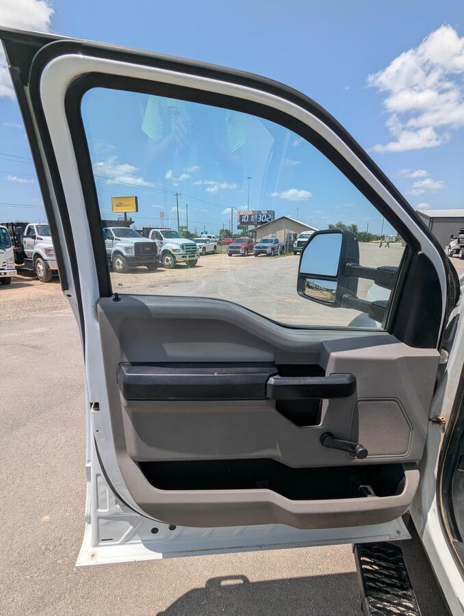 2017 Ford F550-18