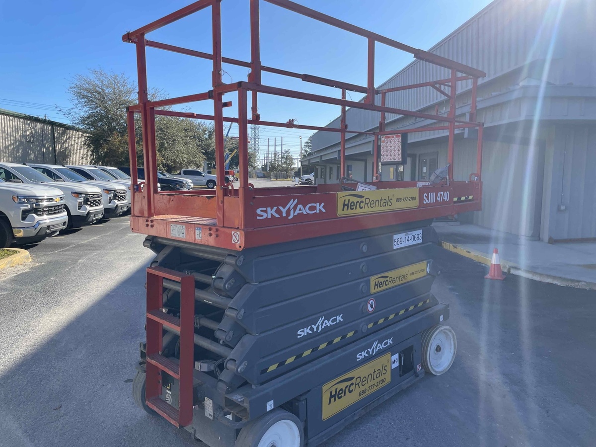 2017 Skyjack SJ4740-4