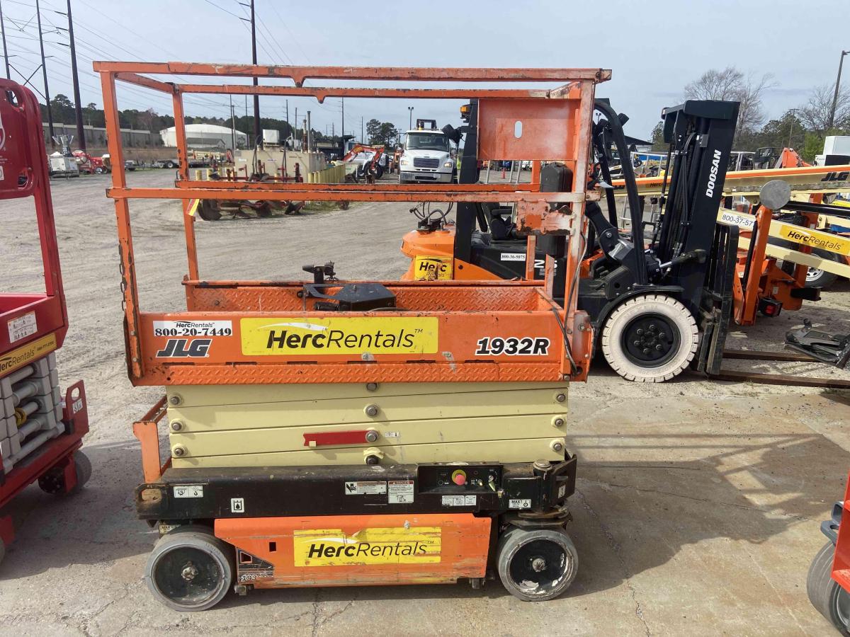 2018 JLG 1932R