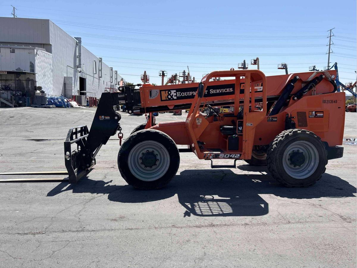2017 SkyTrak 8042