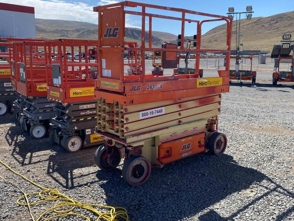 2017 JLG 2632ES
