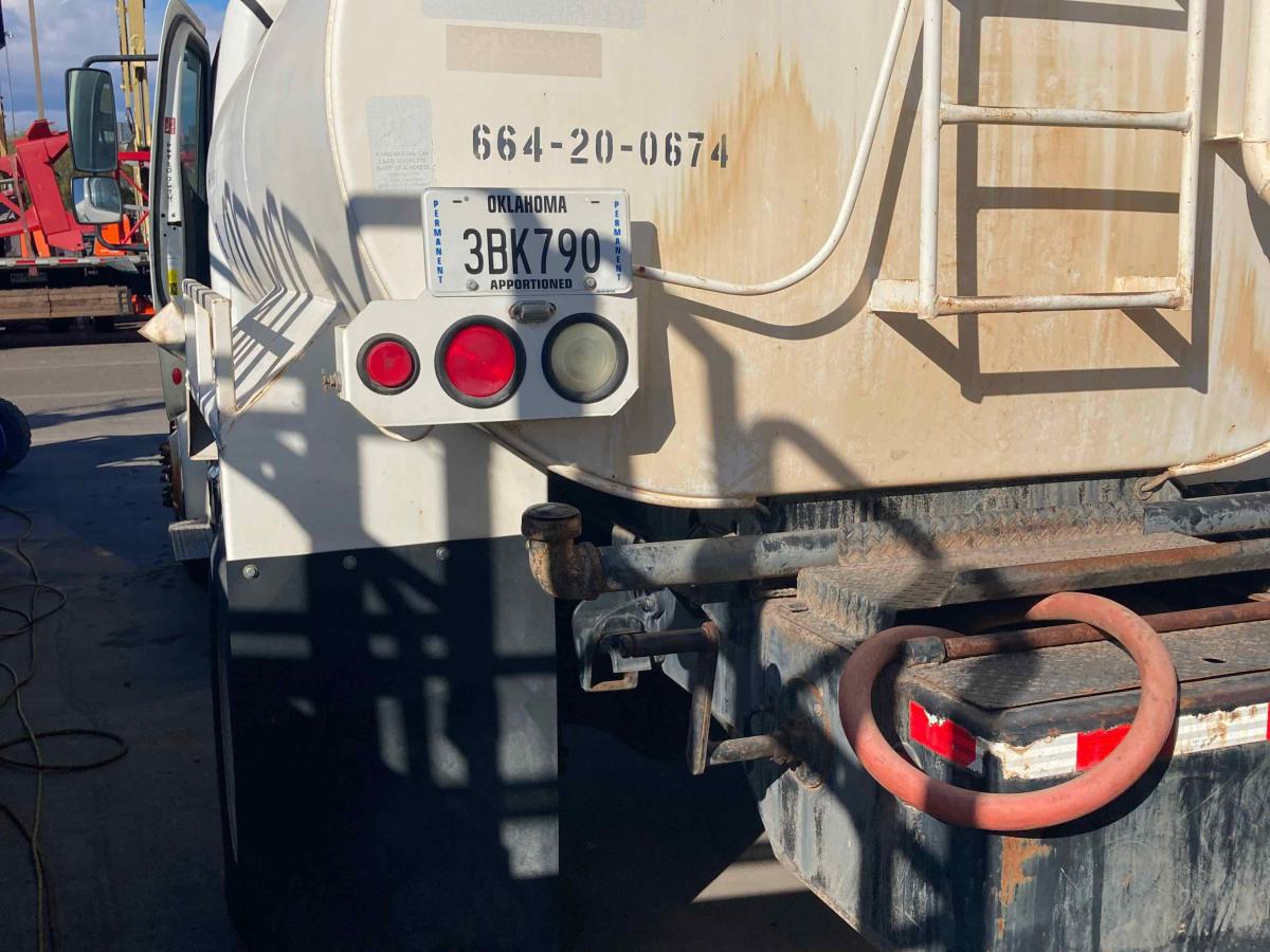 2012 Freightliner M2106