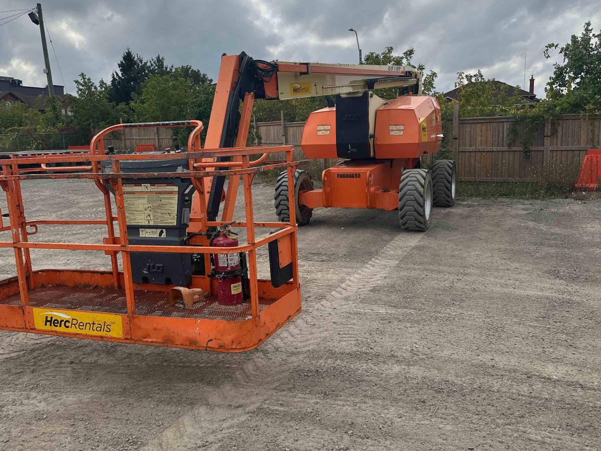 2014 JLG 800AJ