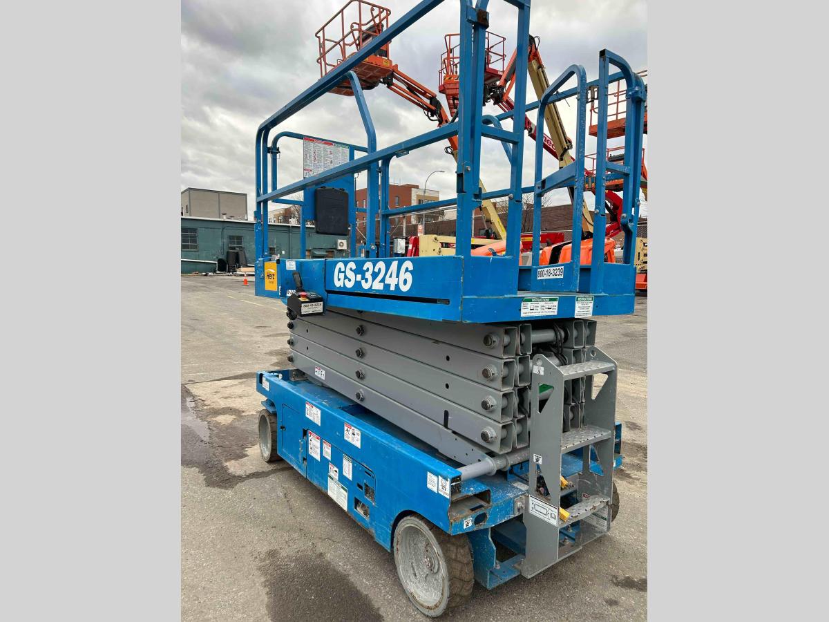 2017 Genie GS-3246