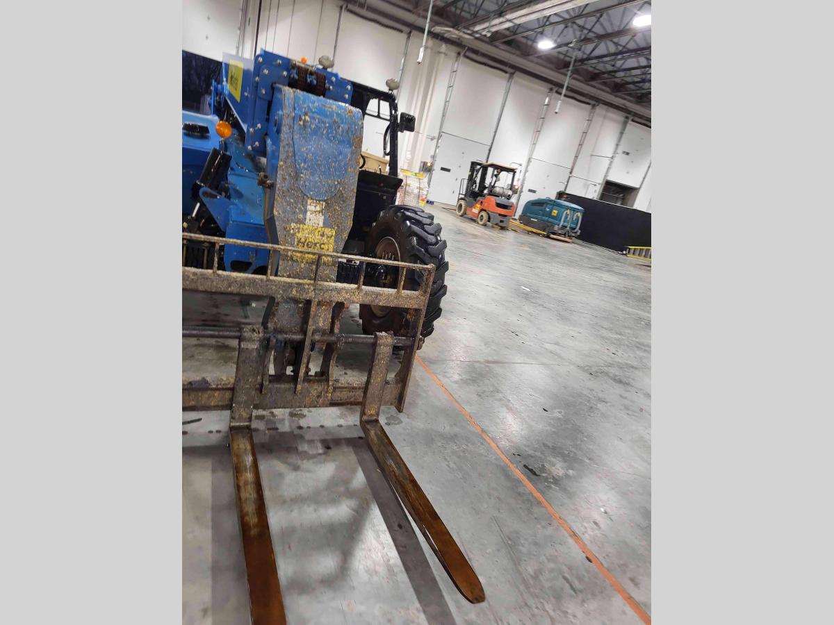 2014 Genie GTH 844