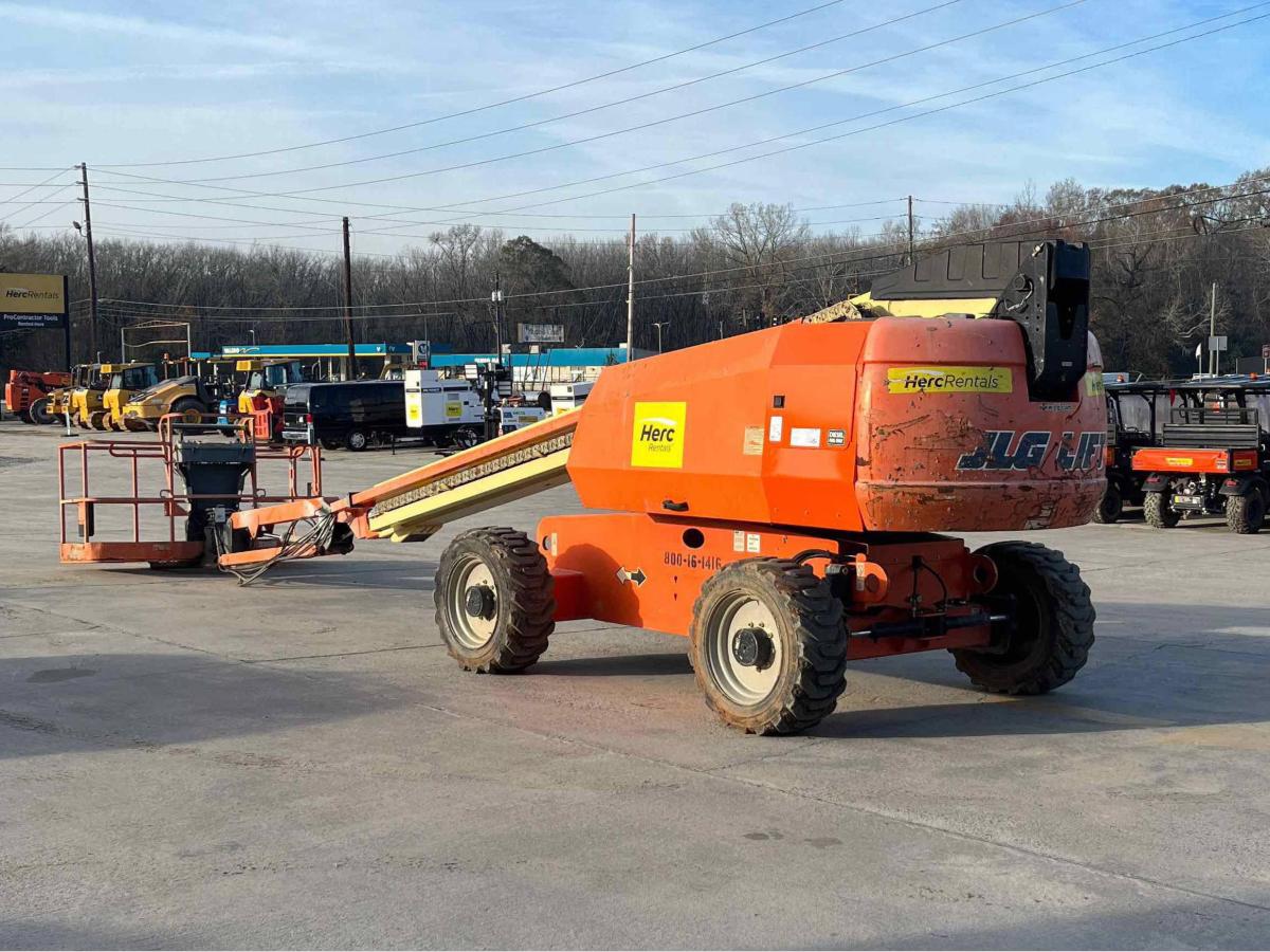 2017 JLG 660SJ