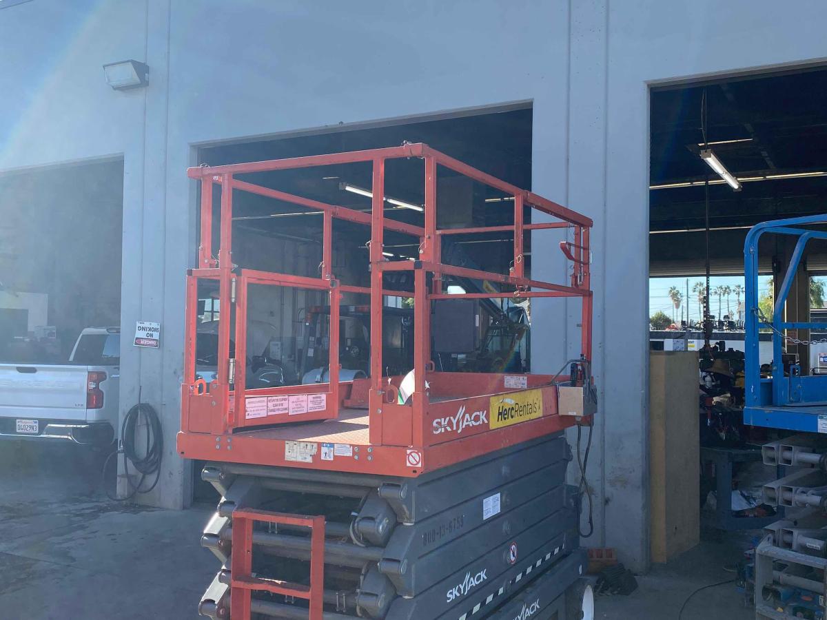 2017 Skyjack SJ4740