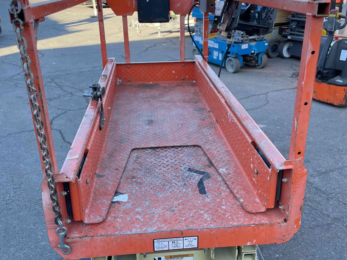 2017 JLG 1932R