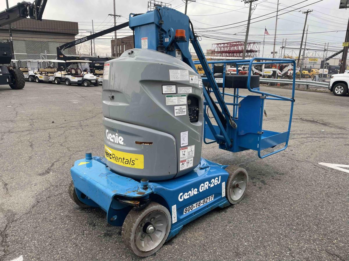 2017 Genie GR26J