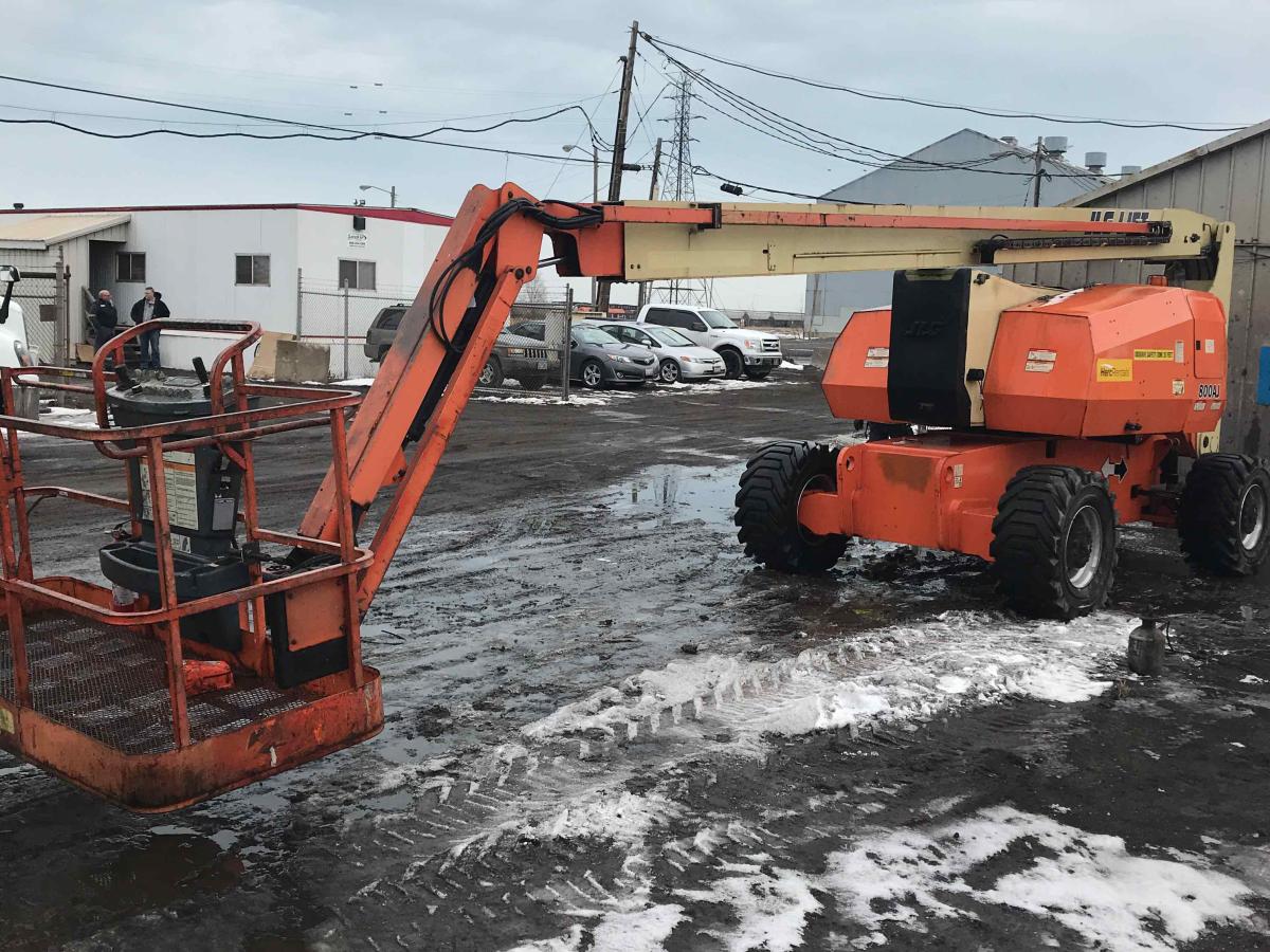 2011 JLG 800AJ