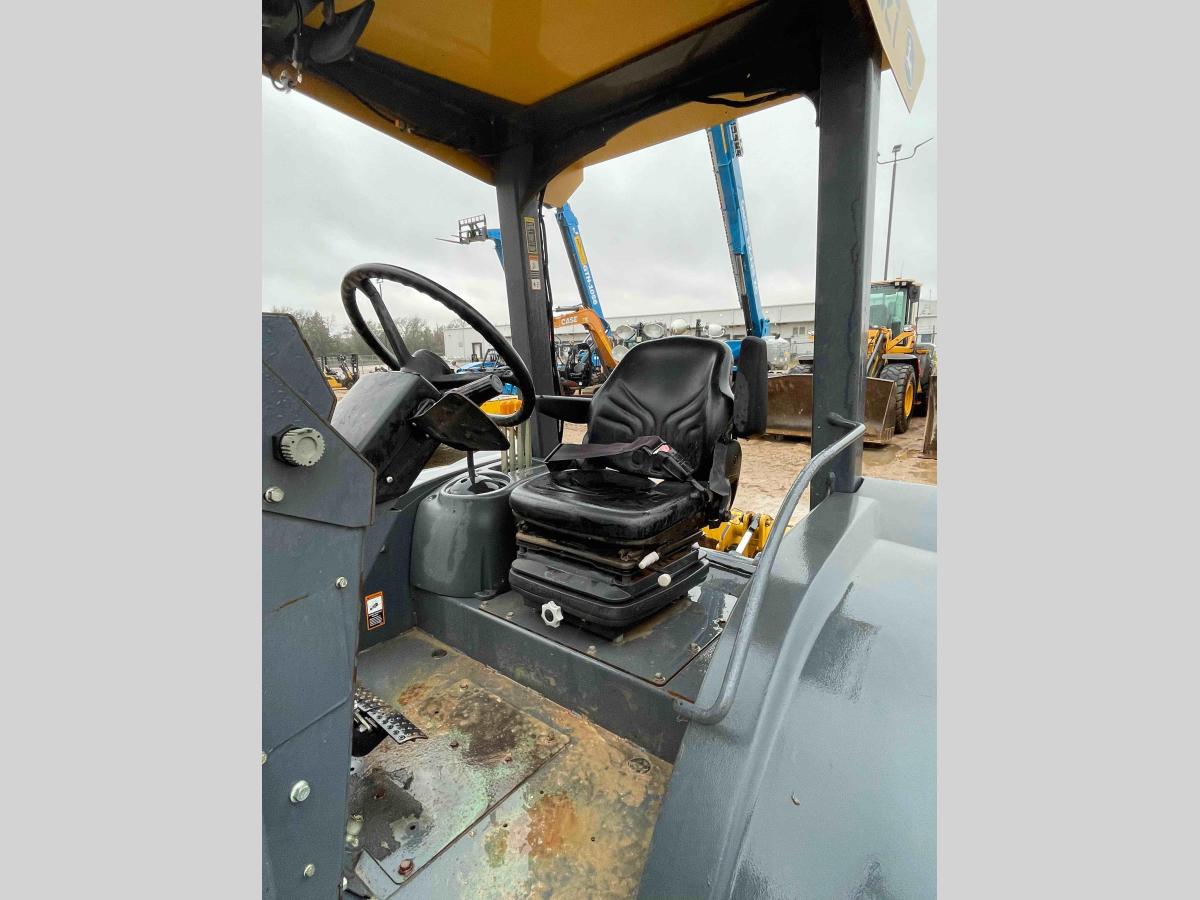 2015 John Deere 210L