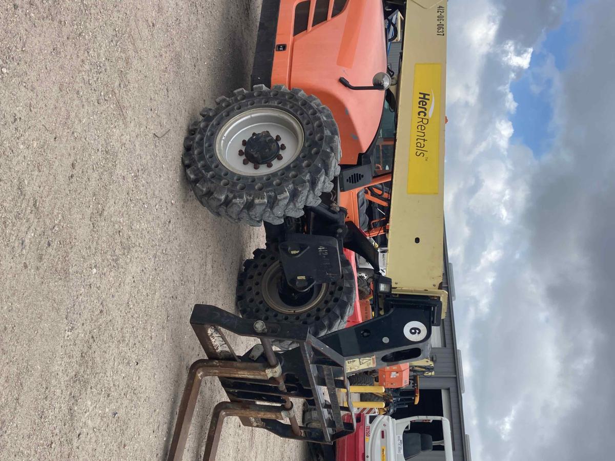 2013 JLG G6-42A