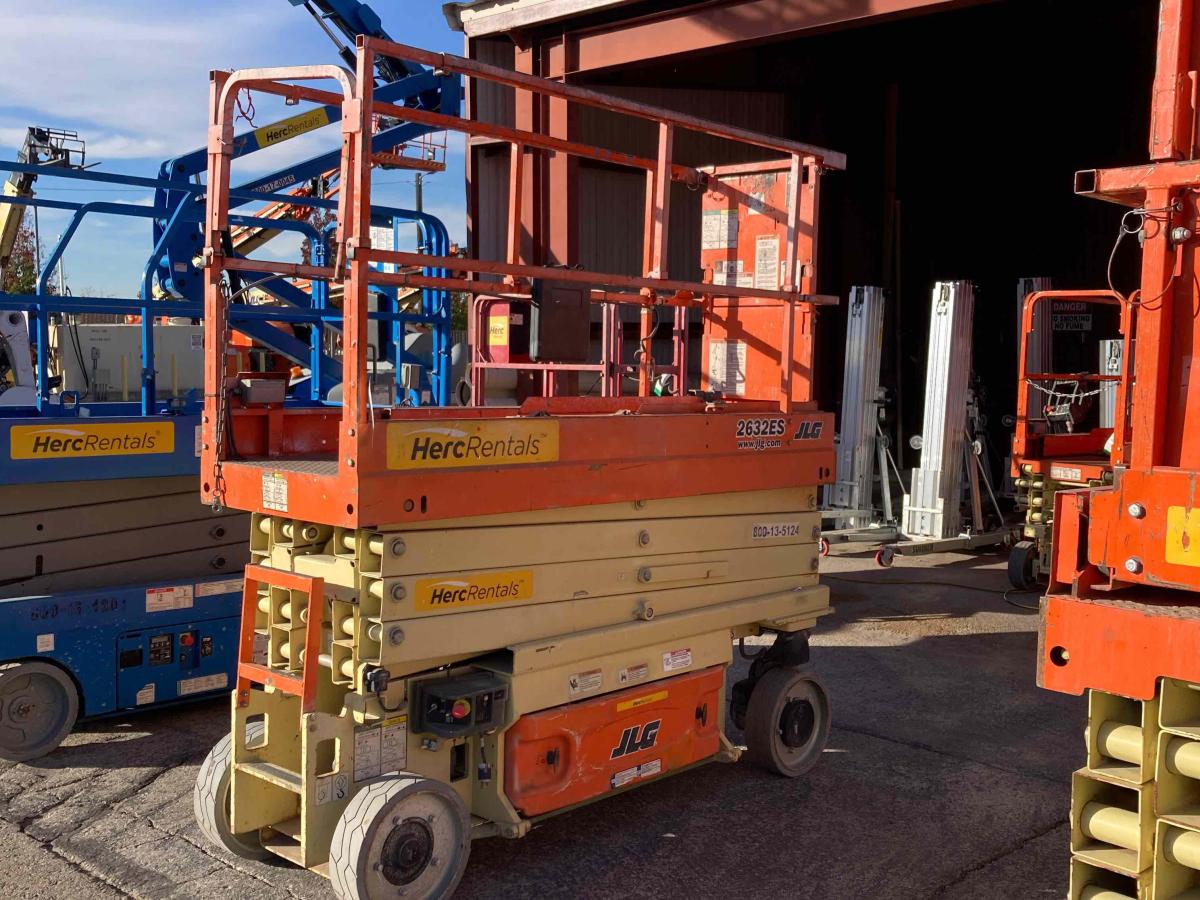 2017 JLG 2632ES