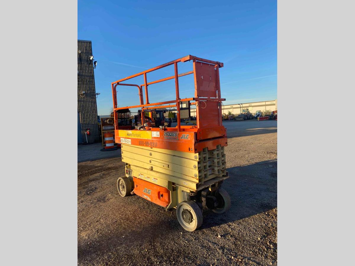 2016 JLG 2632ES