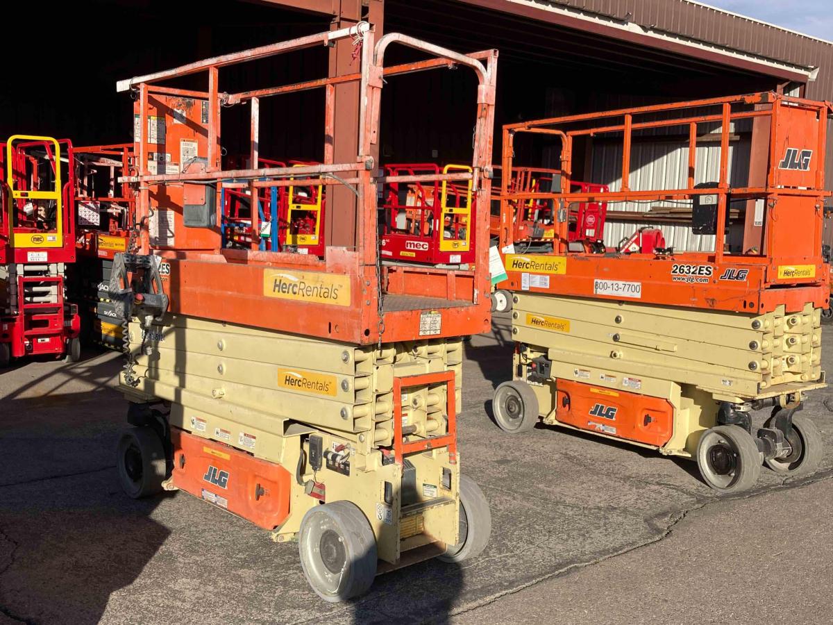 2017 JLG 2632ES