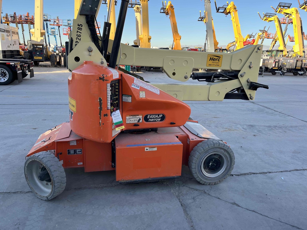 2017 JLG E400AJPN-3
