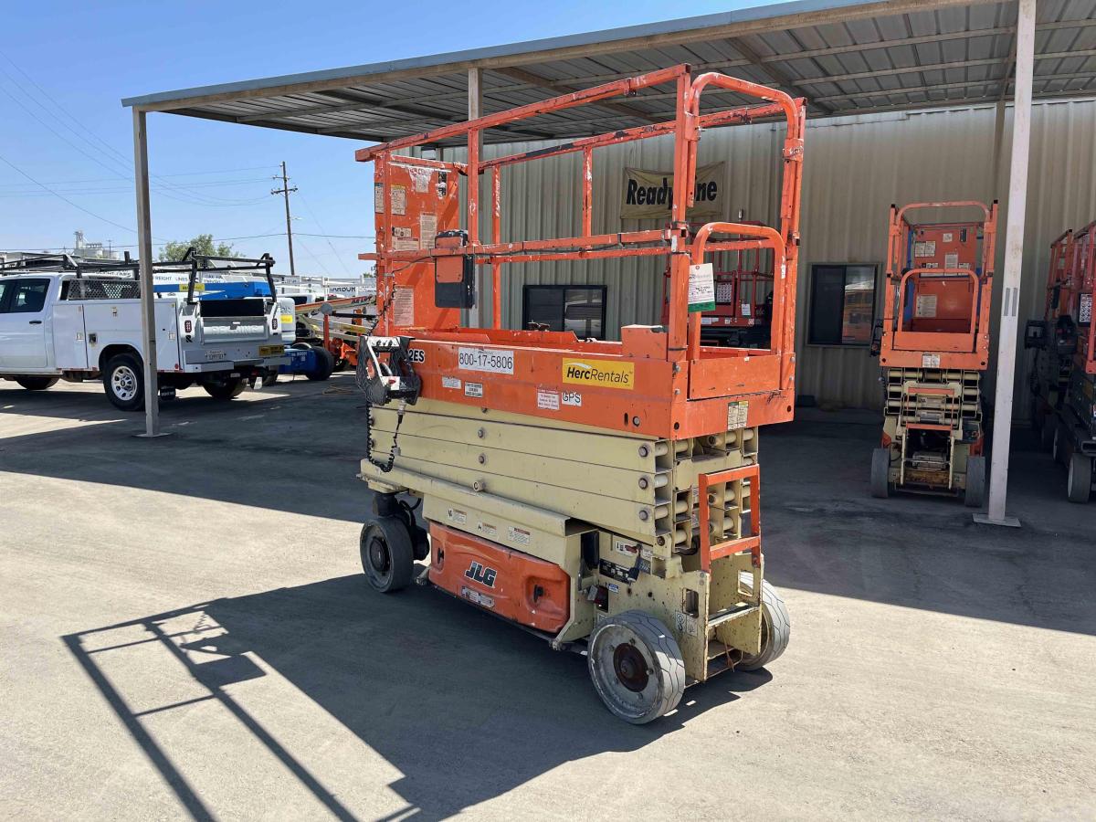 2017 JLG 2632ES