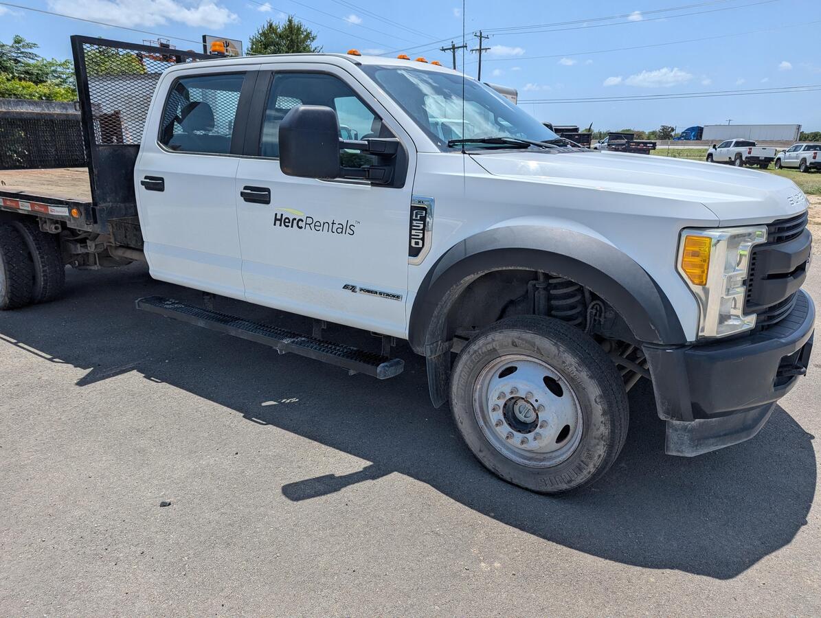 2017 Ford F550-8