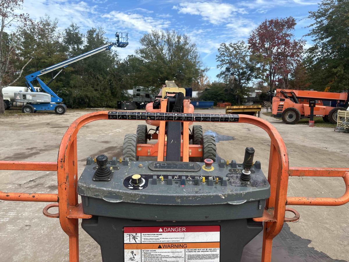 2016 JLG M600JP
