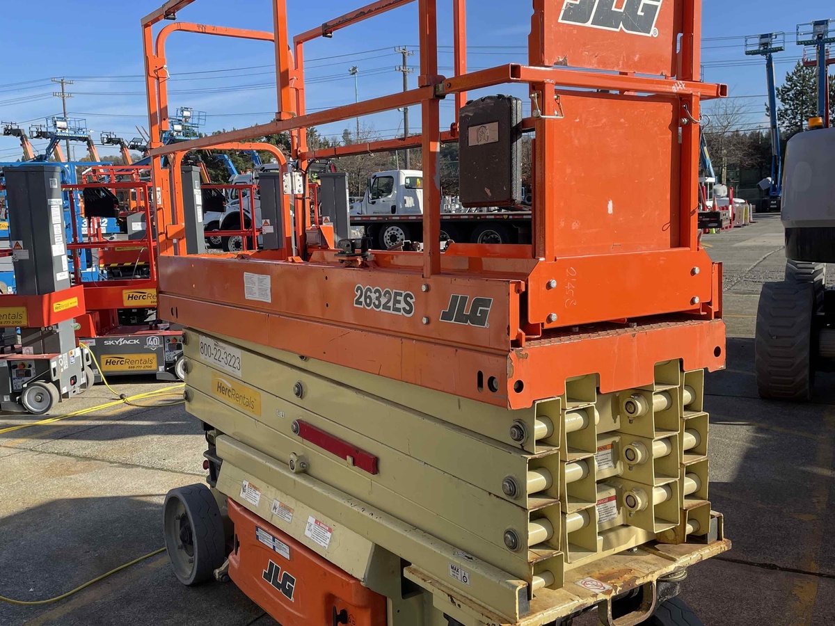 2018 JLG 2632ES