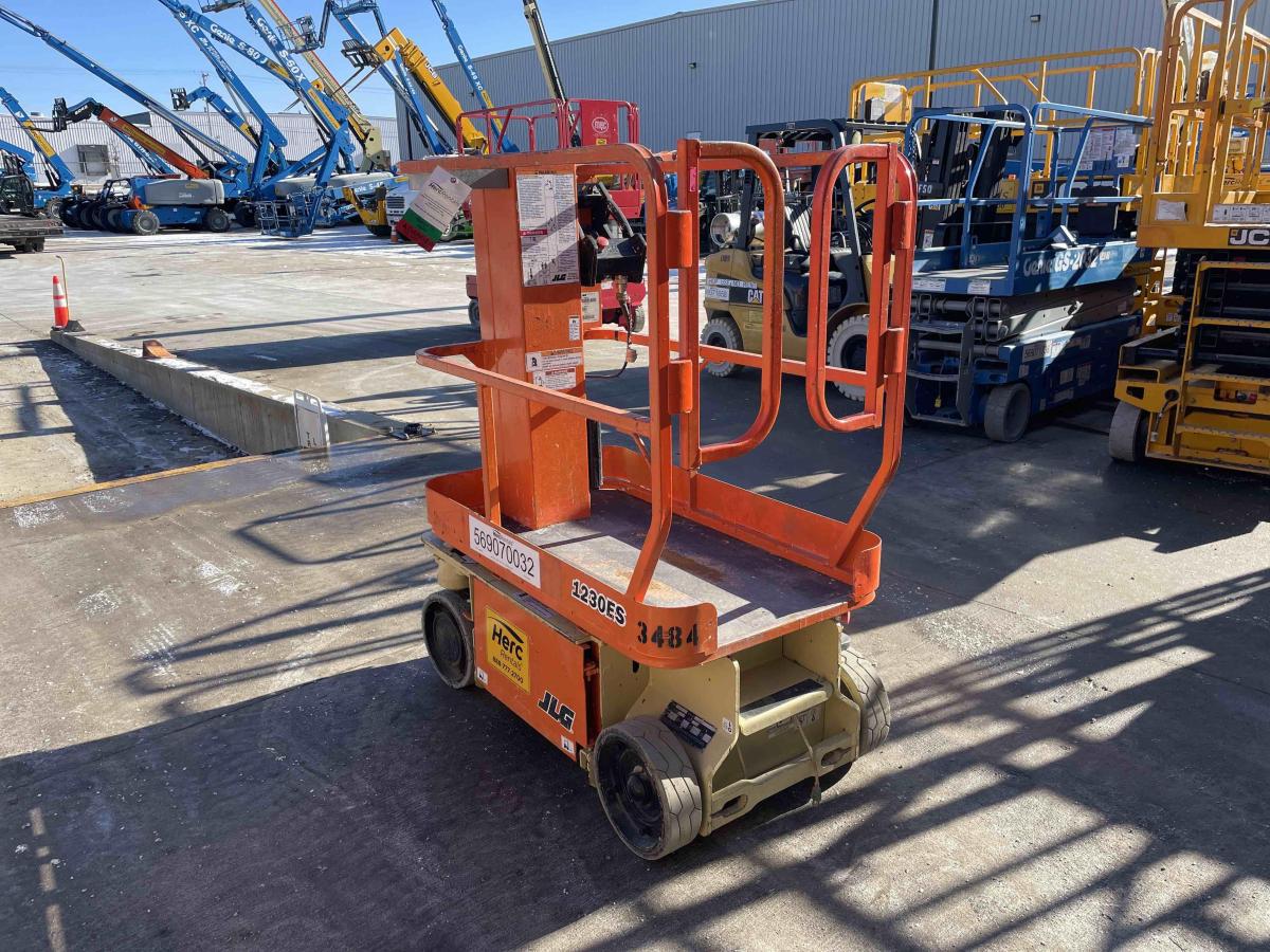 2015 JLG 1230ES
