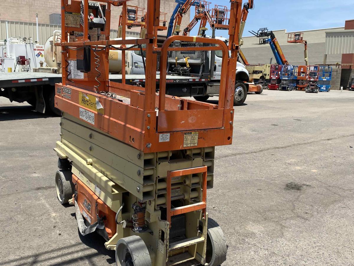 2016 JLG 2632ES