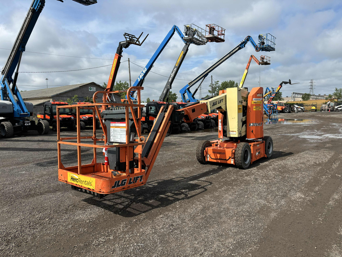 2016 JLG E300AJP-4