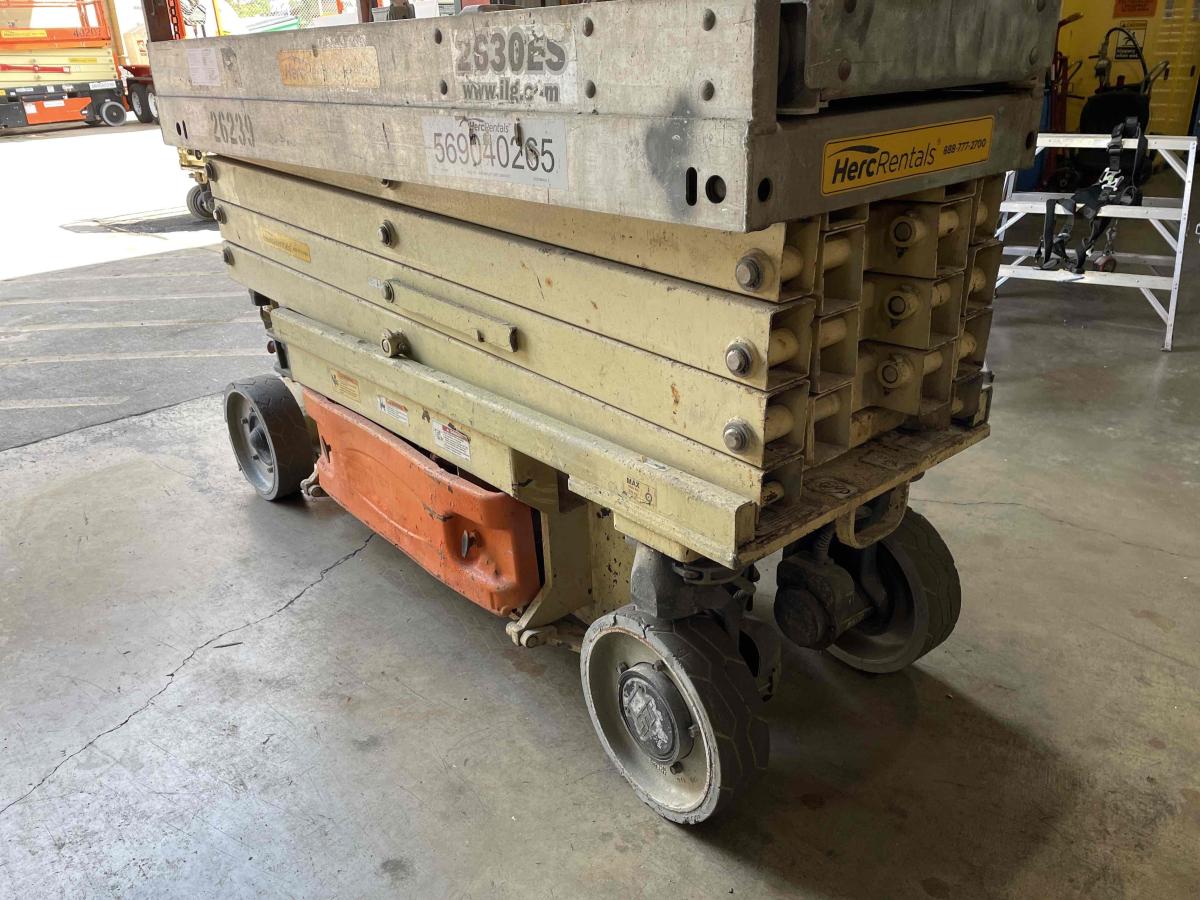 2010 JLG 2630ES