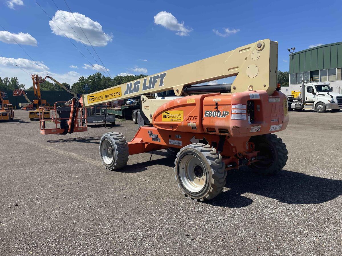 2015 JLG E600JP-4