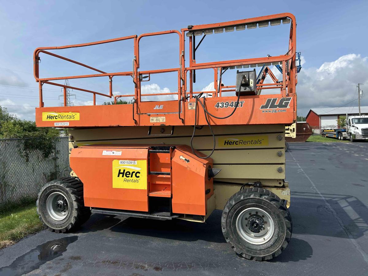 2017 JLG 4394RT-8