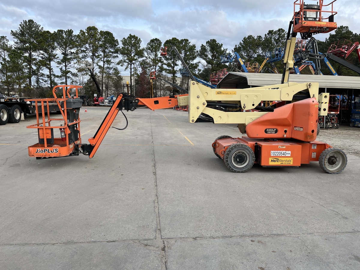 2017 JLG E400AJPN-5