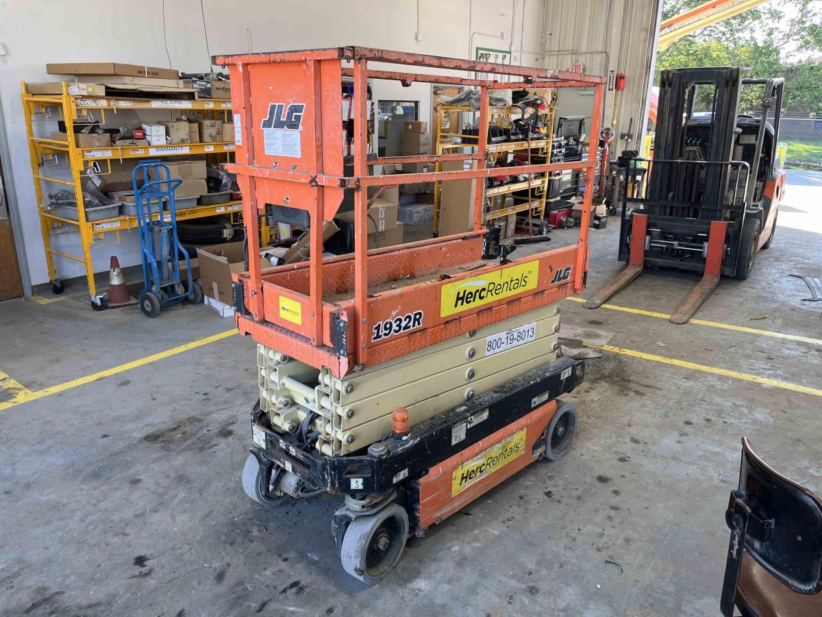 2018 JLG 1932R