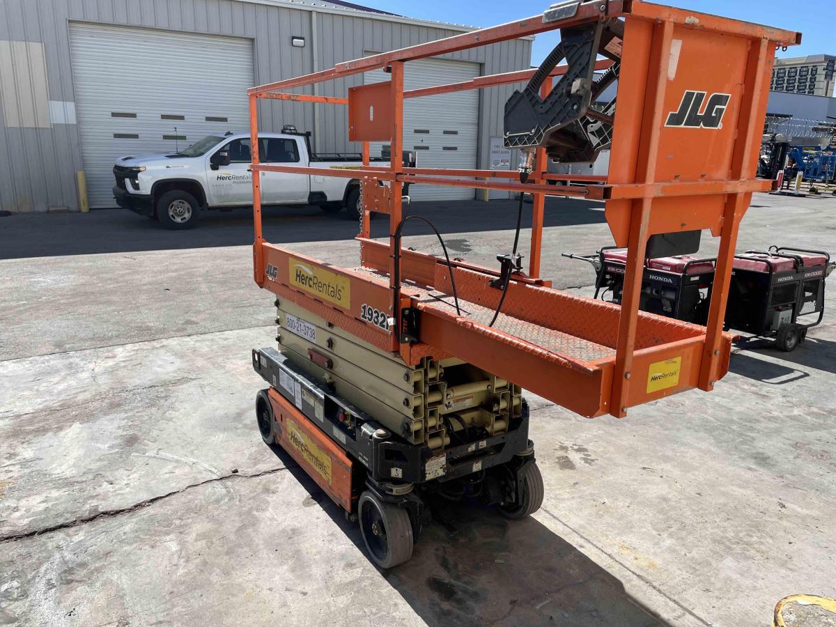 2018 JLG 1932R