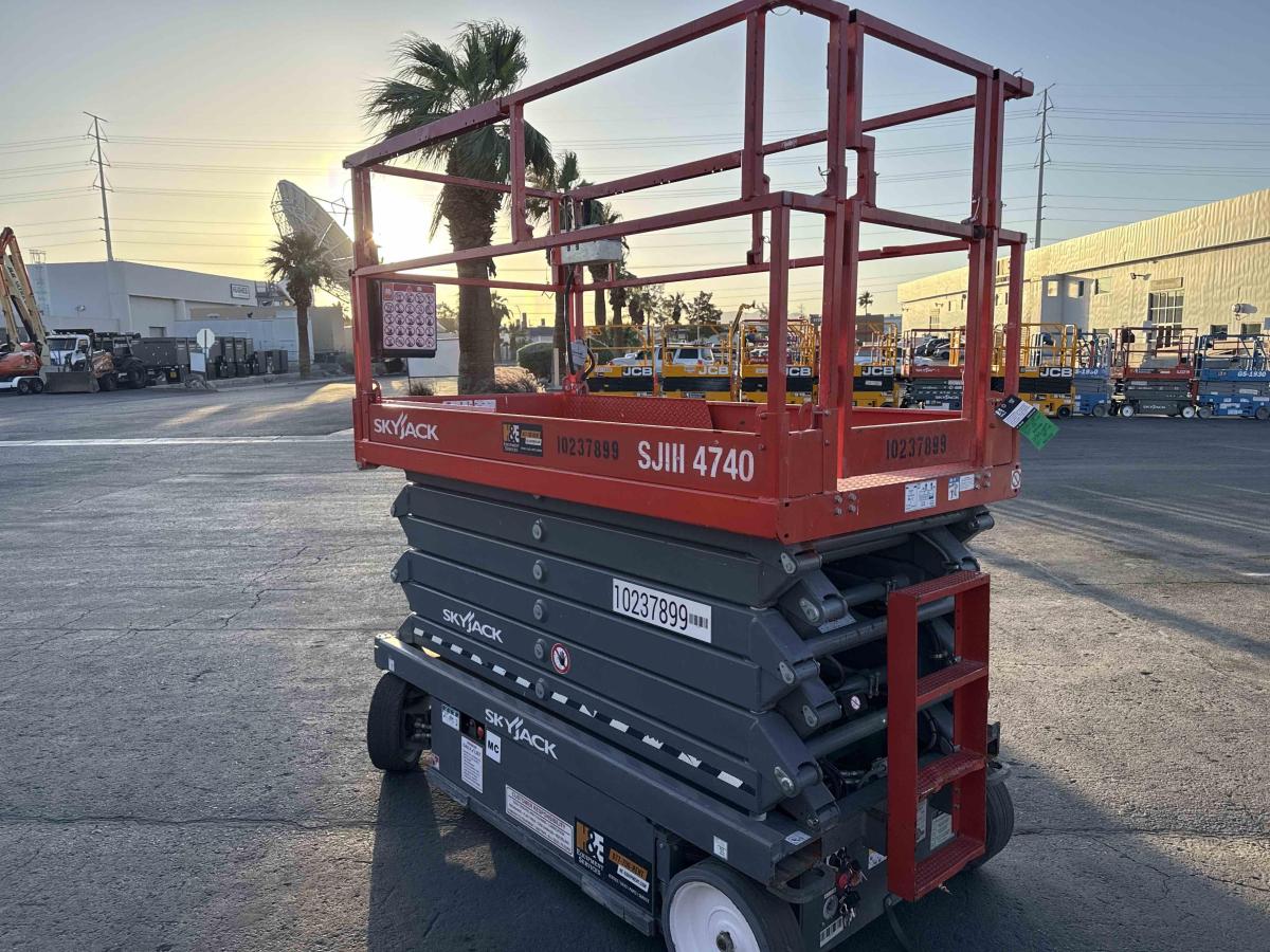 2018 Skyjack SJ4740