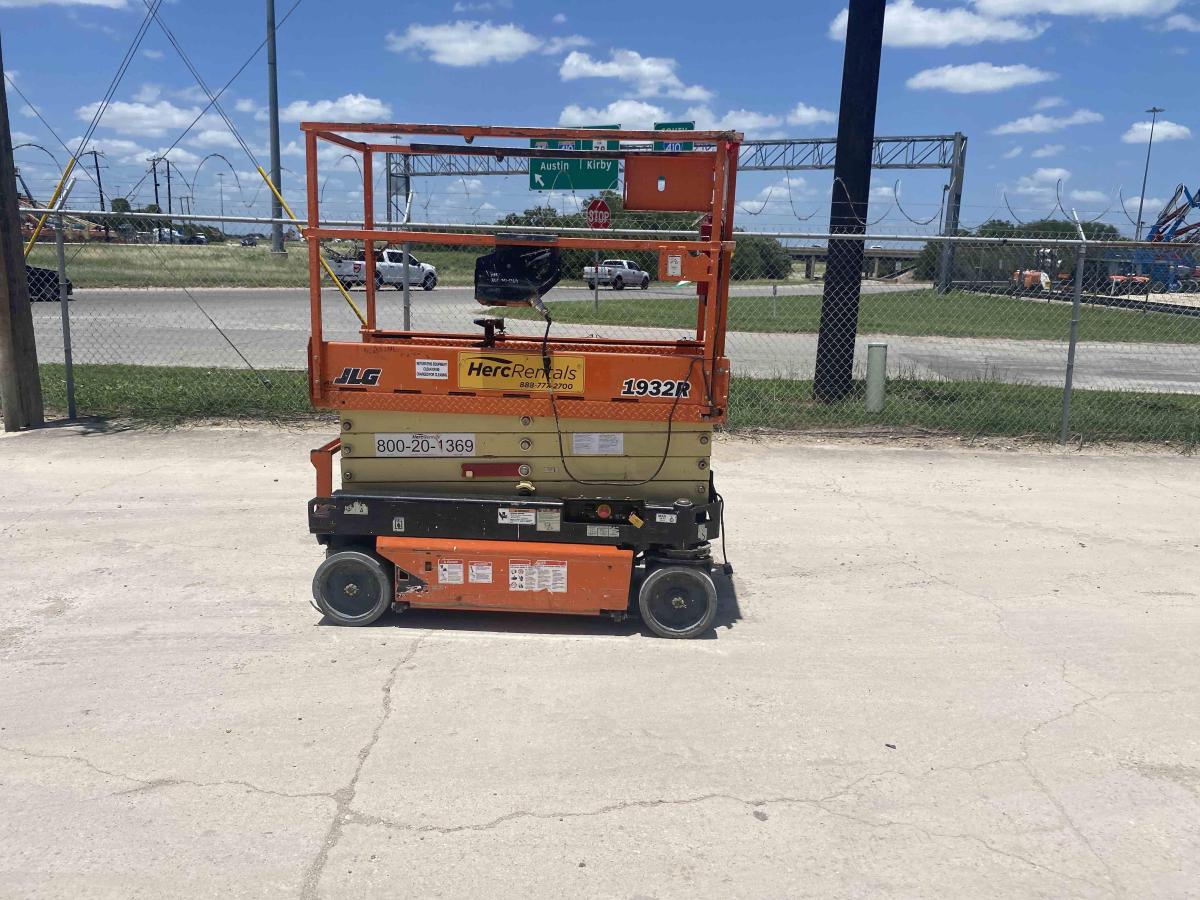 2018 JLG 1932R