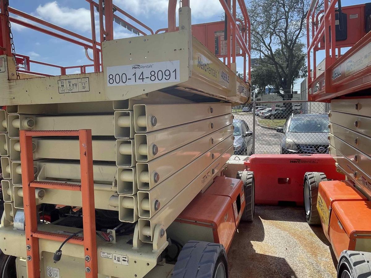 2017 JLG 4069LE