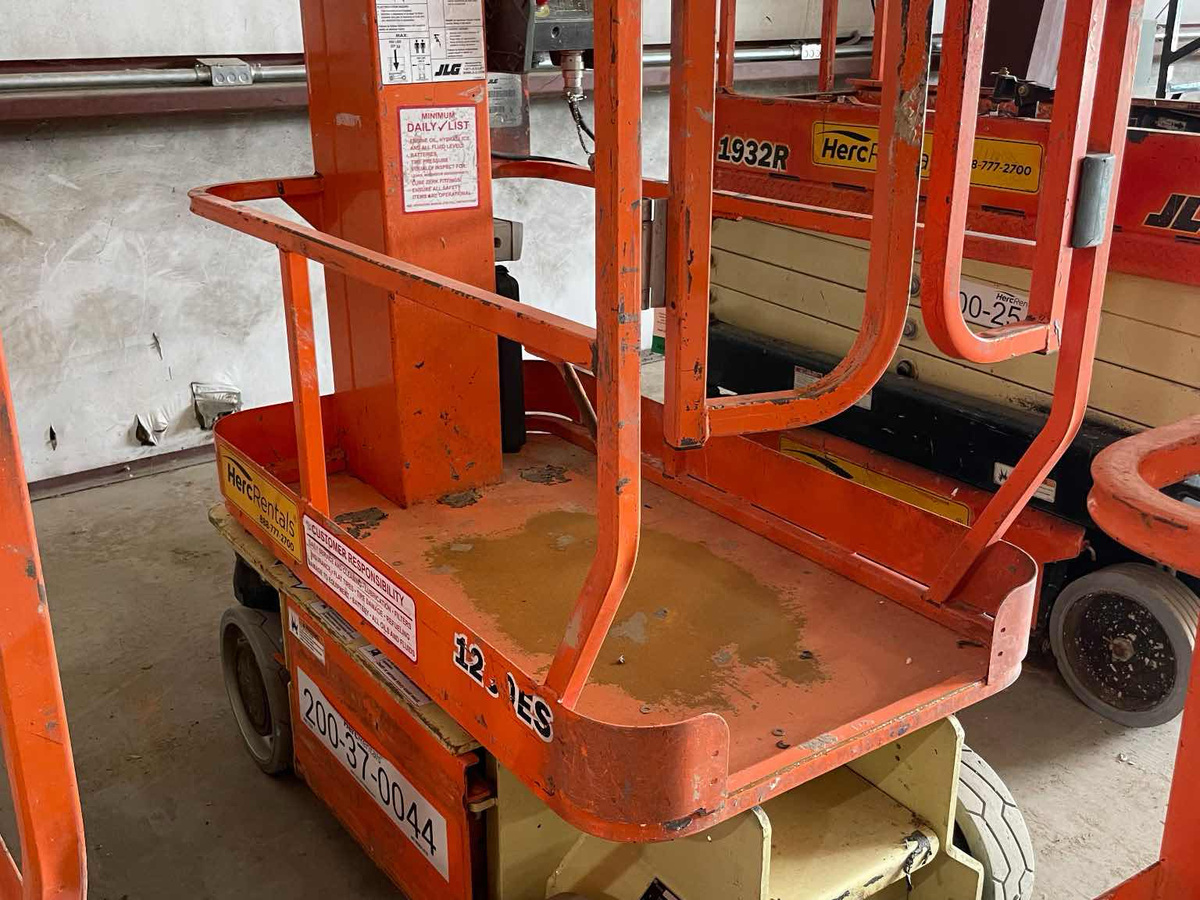 2017 JLG 1230ES-3