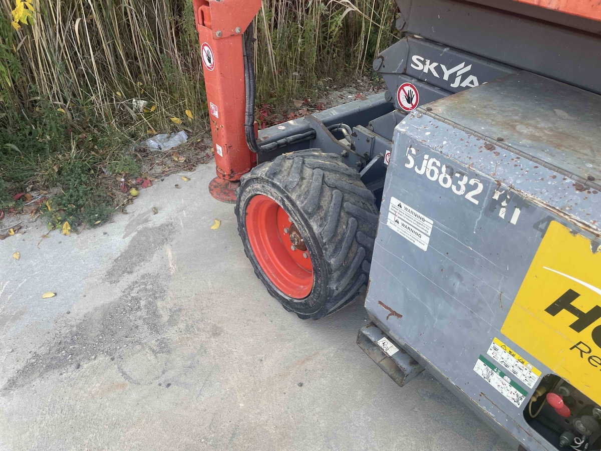 2015 Skyjack SJ-6832RT-9