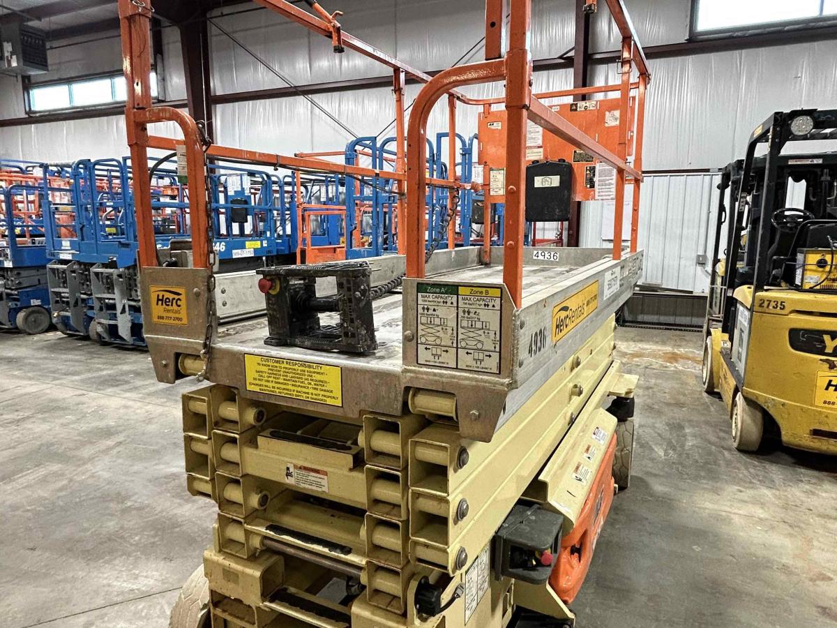 2014 JLG 3246ES