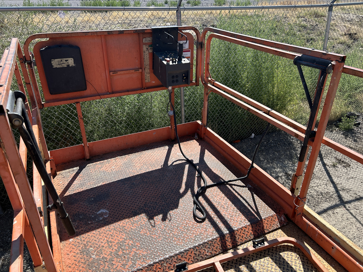 2017 JLG 260MRT-7