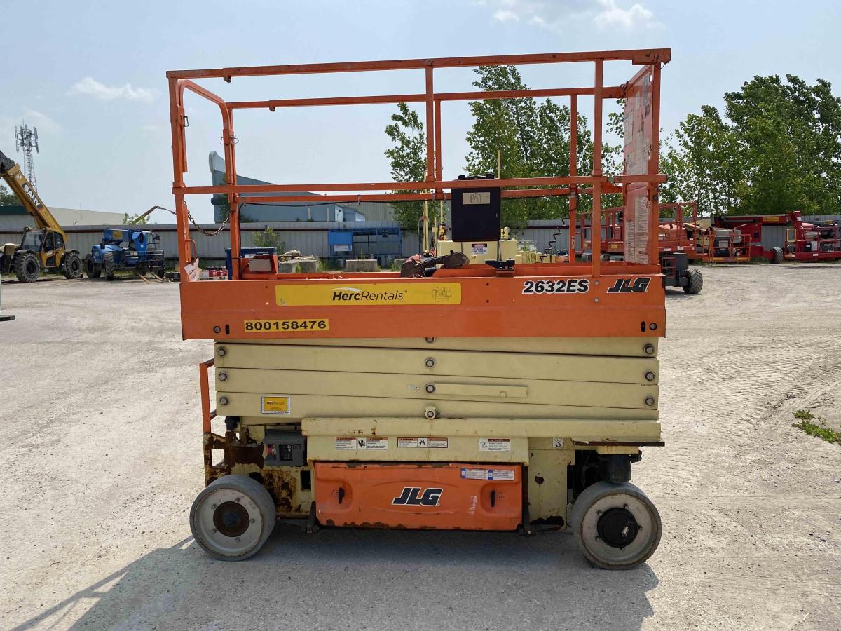 2017 JLG 2632ES-3