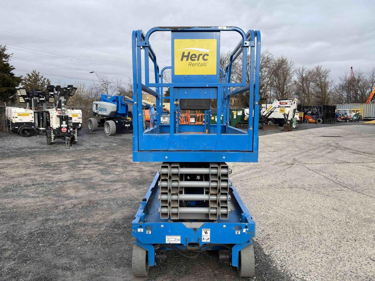 2017 Genie GS-3246
