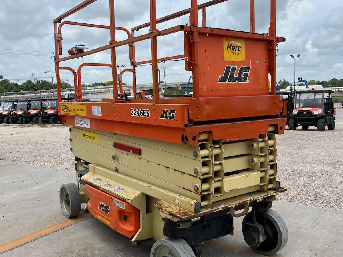 2018 JLG 3246ES