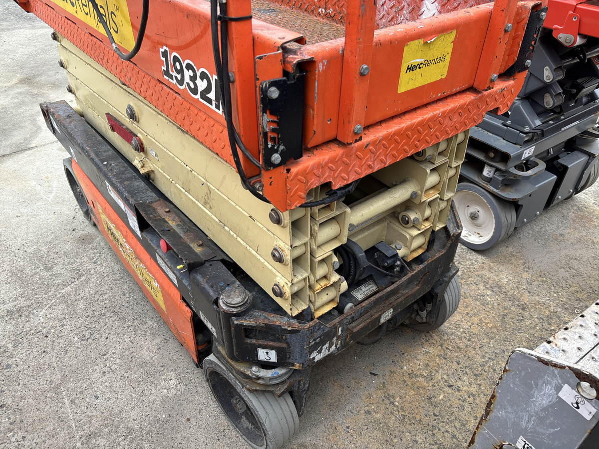2018 JLG 1932R-4